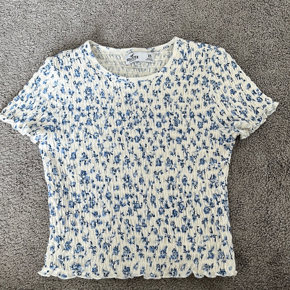 Super cute hollister flower top